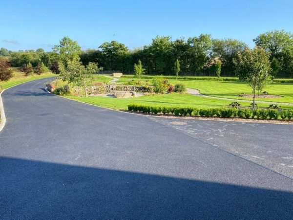 Tarmac installation in Woodford